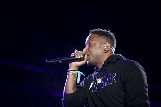 Kendrick Lamar's Solo Performance Captivates the Crowd