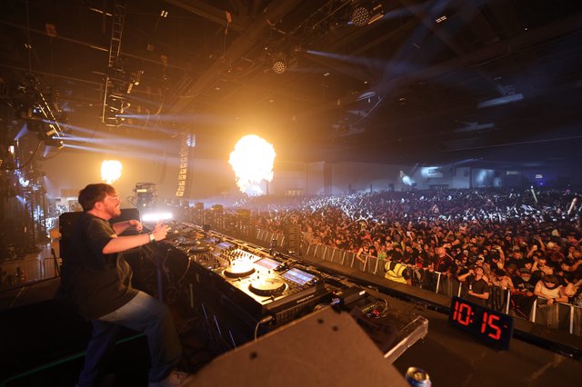 DJ Ignites Massive Crowd at Wobbleland 2026