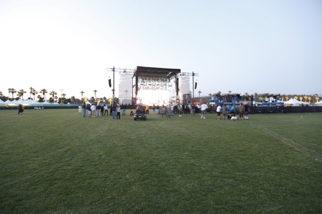 Coachella 2009 Crowd Enjoys Outdoor Music Festival