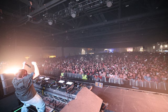 DJ Ignites Massive Crowd at Wobbleland Festival 2026