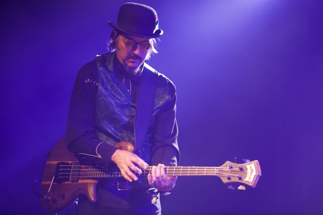 Les Claypool, Master of the Bass Guitar