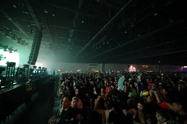 Massive Indoor Crowd Surges at Wobbleland 2026
