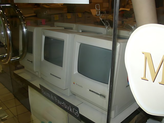 Macintosh monitor in the Tokyo Metropolitan Government Office