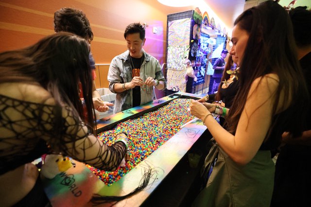 Festival Goers Create Kandi Bracelets at Wobbleland 2026