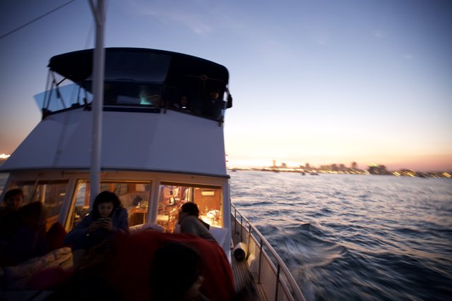 Sunset Boat Cruise in the City