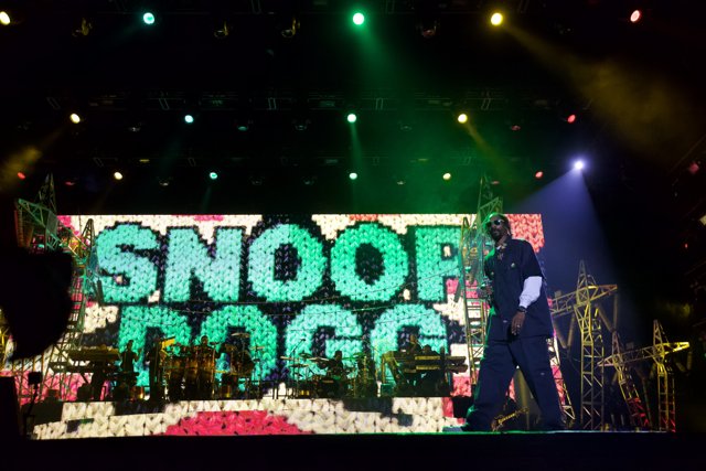 Snoop Dogg Takes Center Stage