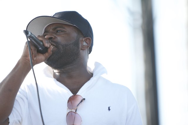 Black Thought Performing in a Classic White Shirt