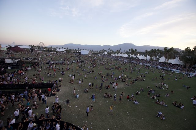 Coachella 2011: Massive Crowd Jamming to the Beat of the Music