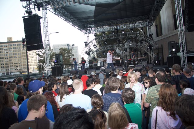 Crowd Goes Wild at 2006 Detour Concert