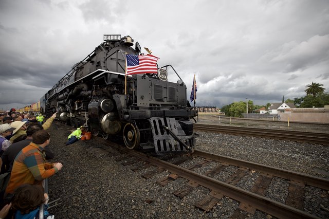 Historic Big Boy Locomotive Draws Crowd Under Stormy Skies