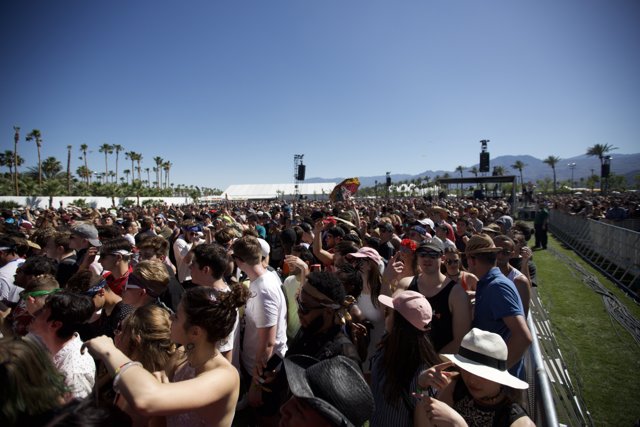 A Sea of People Jam to the Beat at Coachella 2017