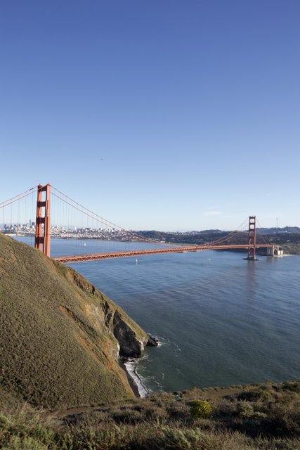 Majestic Golden Gate Bridge Under the Blue Sky