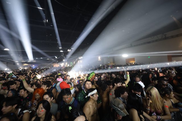 Massive Indoor Crowd Surges at Wobbleland 2026