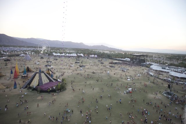 Desert Music Festival Draws Masses of Music Lovers