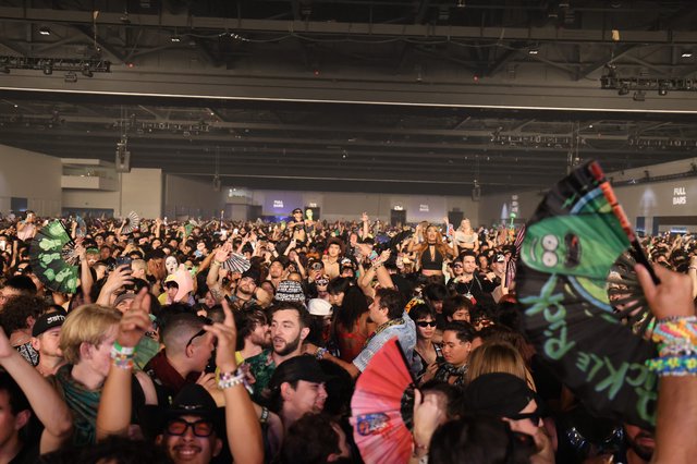 Massive Indoor Crowd Erupts at Wobbleland 2026