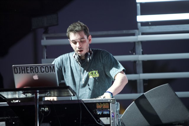 DJ AM Rocks Coachella 2009