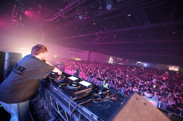 DJ Ignites Massive Crowd at Wobbleland 2026