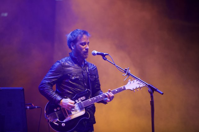 Dan Auerbach Shreds the Stage