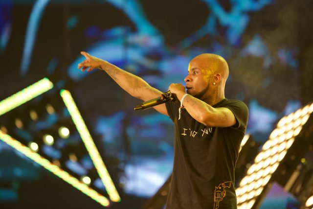 Tory Lanez electrifies the stage with his solo performance