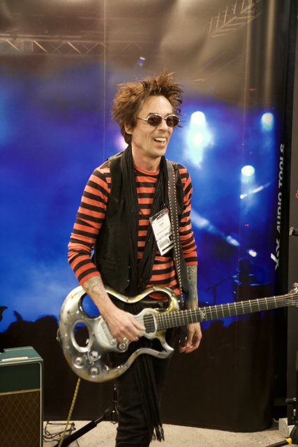 Earl Slick Rocks the Stage with His Guitar
