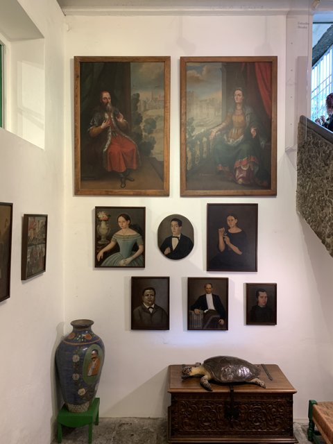 Art Gallery in a Room