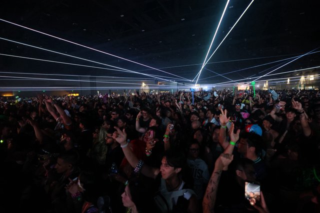 Laser Grid Electrifies Massive Wobbleland Festival Crowd