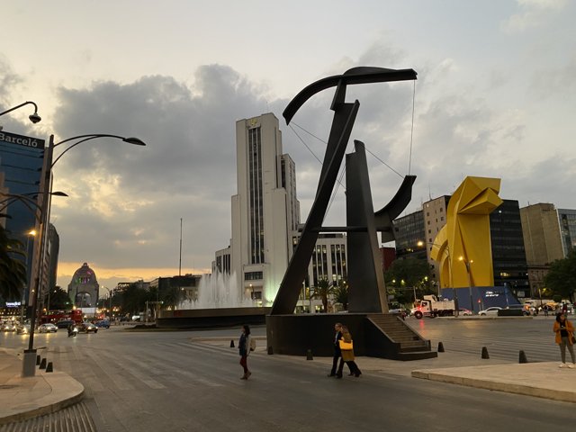 Iconic Sculpture in the Heart of the Metropolis