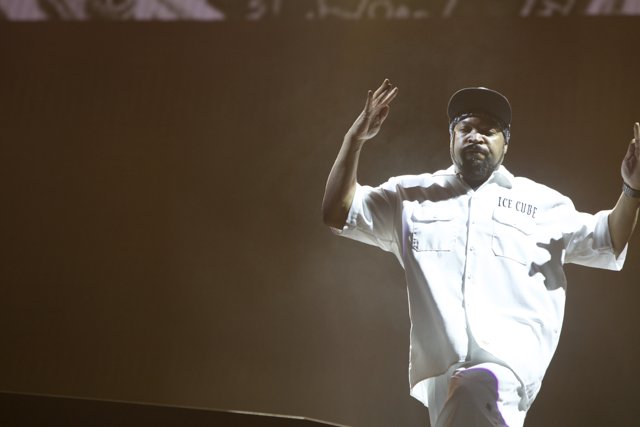Ice Cube's Electrifying Solo Performance