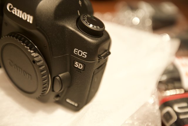 Unboxing the Canon EOS 5D Mark II