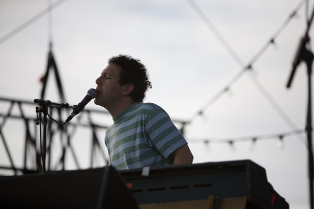 Ira Kaplan Rocks Coachella Stage with Keyboard