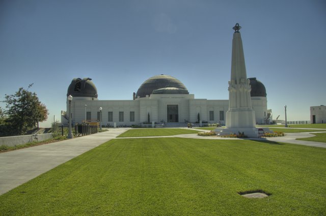 The stunning Griffith Observatory with clear blue sky