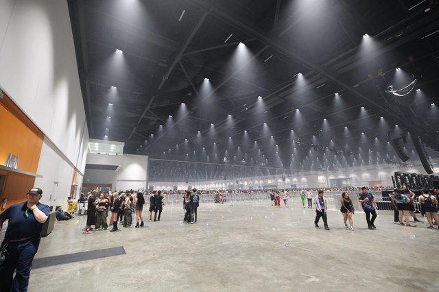 Massive Crowd Gathers Inside Wobbleland 2026 Festival