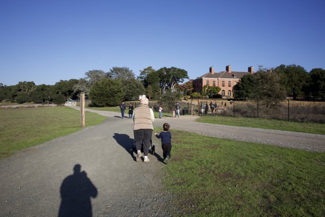 Stroll Through Thistlewyck