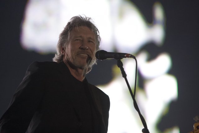Roger Waters Rocks London with The Wall