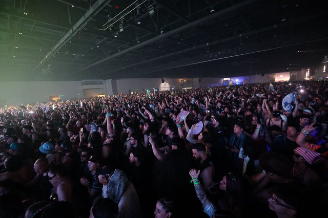 Massive Indoor Crowd Erupts at Wobbleland 2026