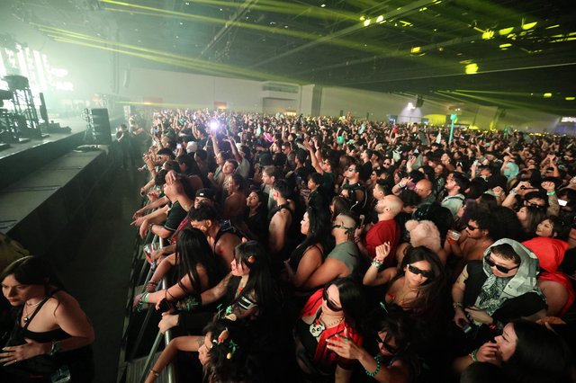 Massive Indoor Crowd Surges at Wobbleland 2026