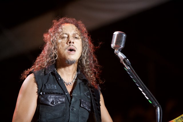 Kirk Hammett Rocks Big Four Festival with Guitar and Microphone