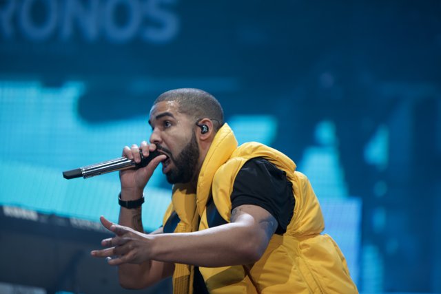 Drake Rocks the Oscar Stage at Louis Vuitton Arena