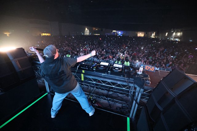 DJ Ignites Massive Crowd at Wobbleland 2026