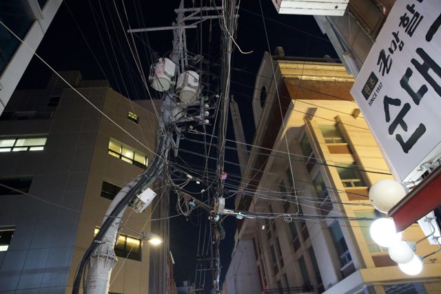 Urbanly Wired: The Power Lines of Korea