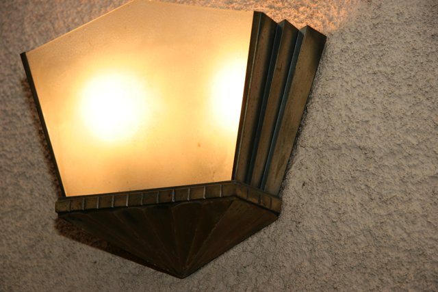 Illuminating Wall-mounted Lamp Fixture