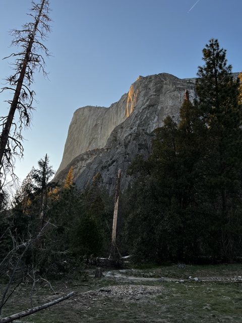 Majestic Mountain Range in Yosemite National Park