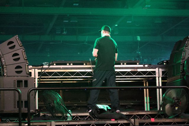 DJ Performs Under Green Lights at Wobbleland 2026