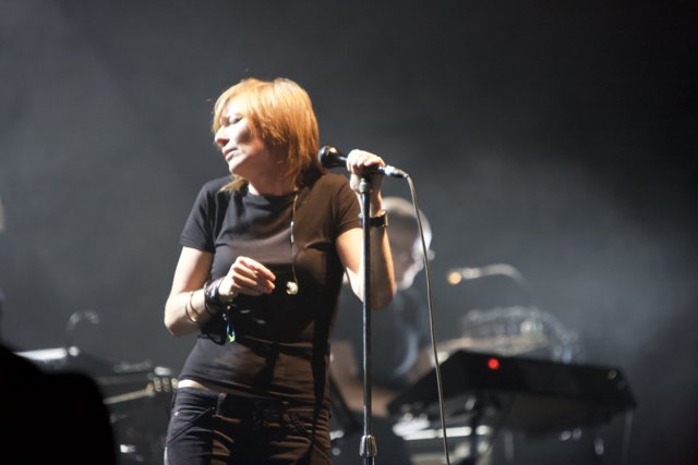 Beth Gibbons' Electrifying Solo Performance
