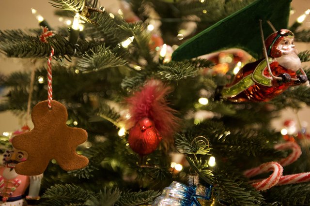Festive Christmas Tree with Gingerbread and Vintage Ornaments