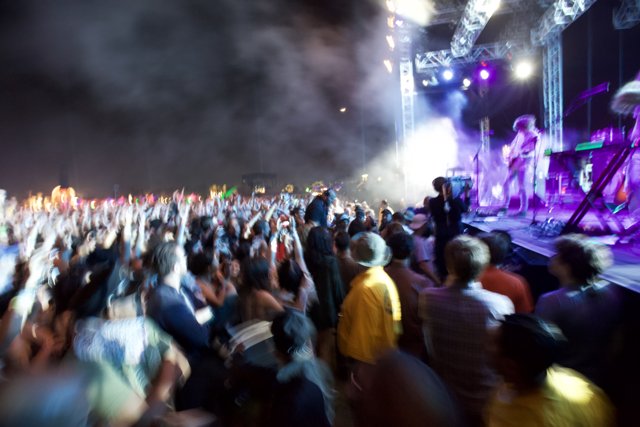 Smoke and Spotlight: A Rocking Concert Experience
