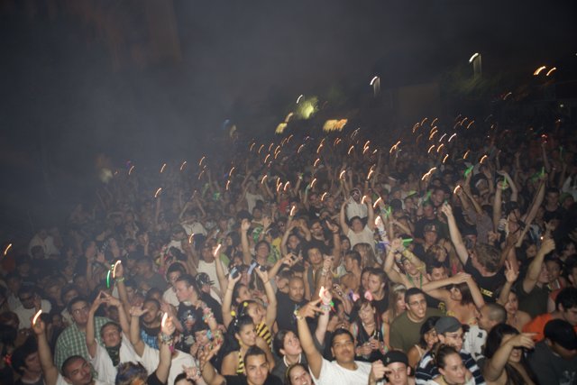 2007 EDC Concert Crowd Goes Wild!