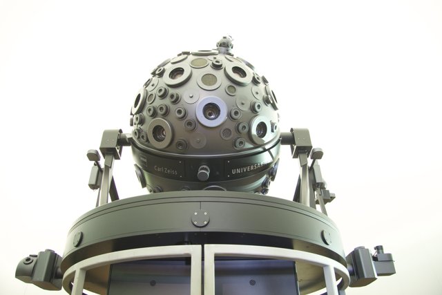 The Giant Robot Planetarium