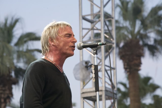 Paul Weller's Solo Mic Performance at Coachella 2009