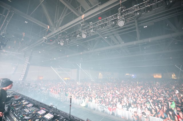 DJ Overlooks Massive Indoor Crowd at Wobbleland 2026